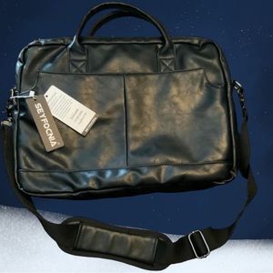 NWT. $67 Retail Seyfocnia Messenger Bag(KY503)